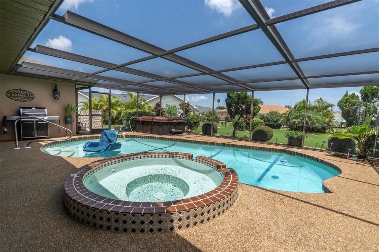 301 Thorn Hill Place, Sun City Center, FL 33573 Photo