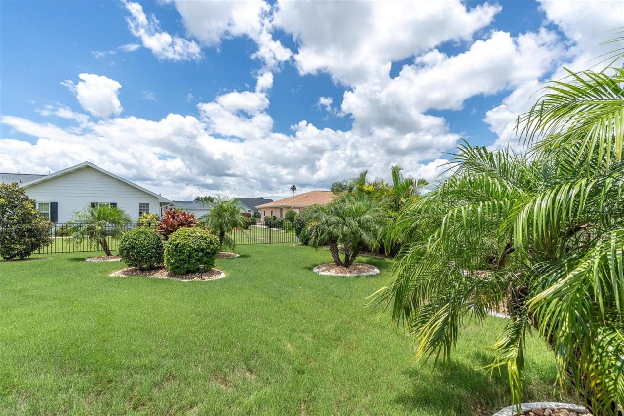301 Thorn Hill Place, Sun City Center, FL 33573 Photo