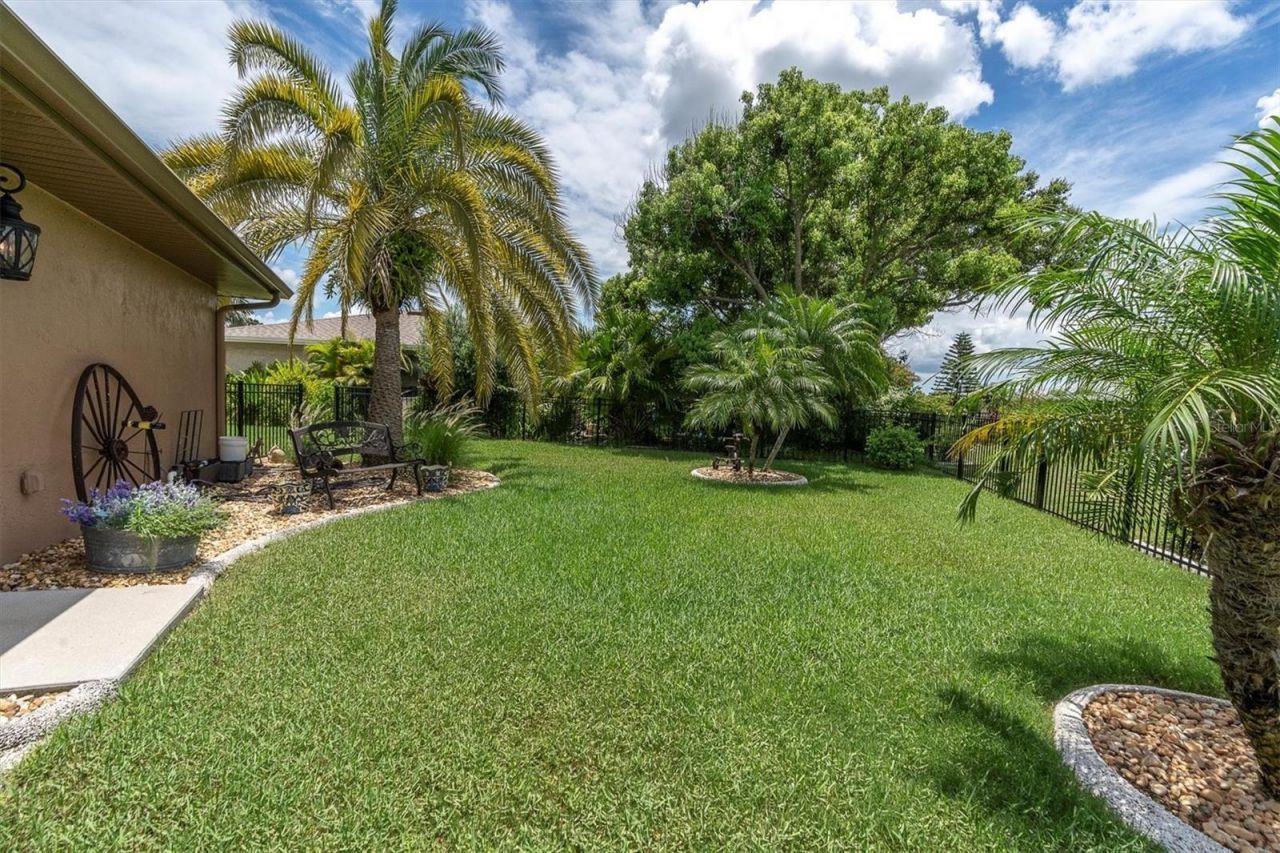301 Thorn Hill Place, Sun City Center, FL 33573 Photo