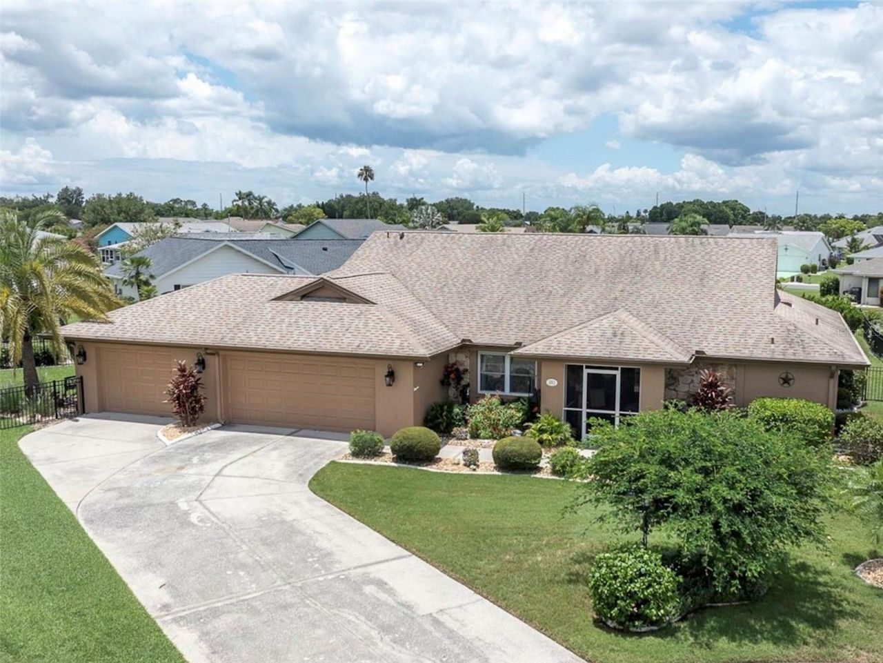 301 Thorn Hill Place, Sun City Center, FL 33573 Photo