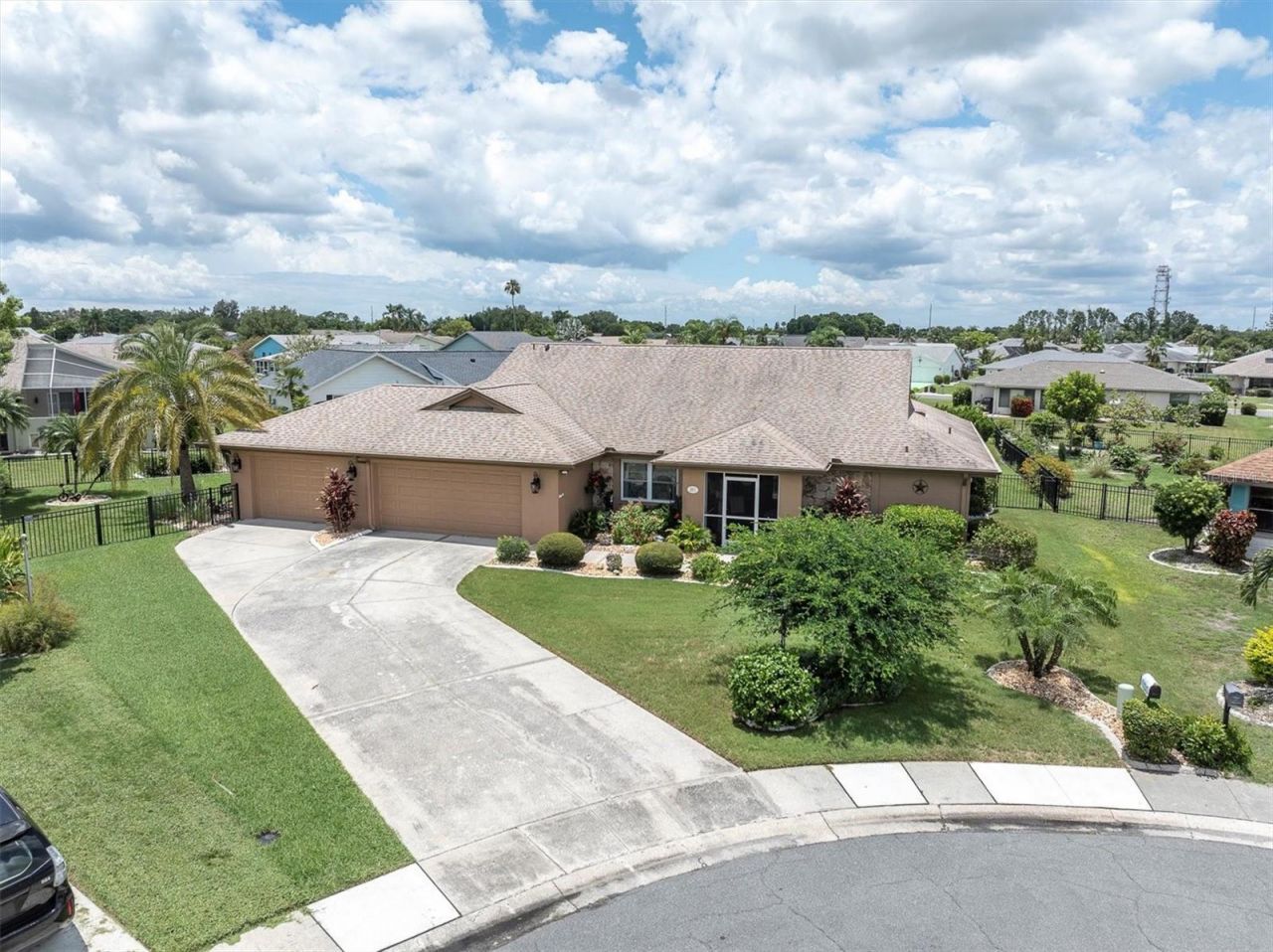 301 Thorn Hill Place, Sun City Center, FL 33573 Photo