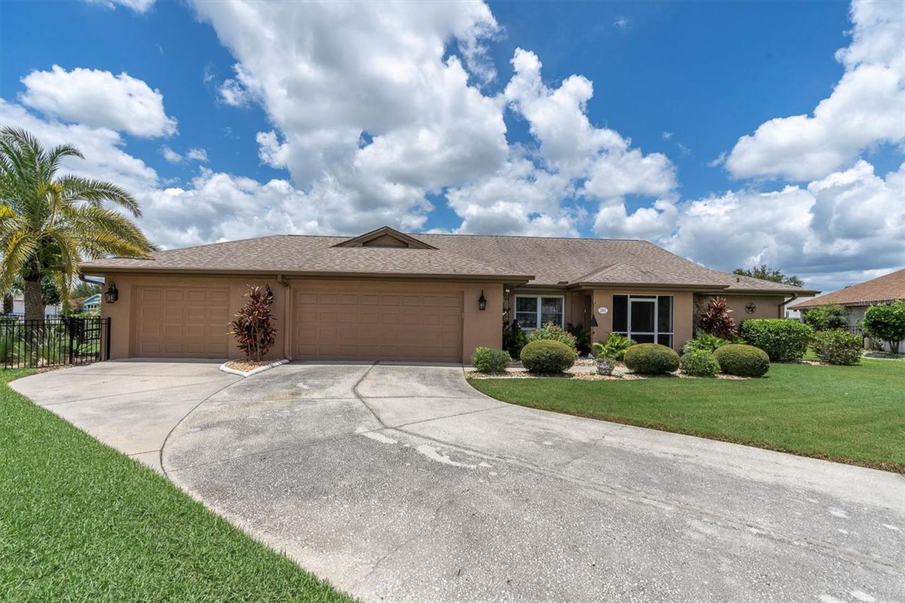 301 Thorn Hill Place, Sun City Center, FL 33573 Photo