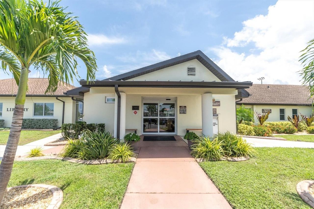 301 Thorn Hill Place, Sun City Center, FL 33573 Photo