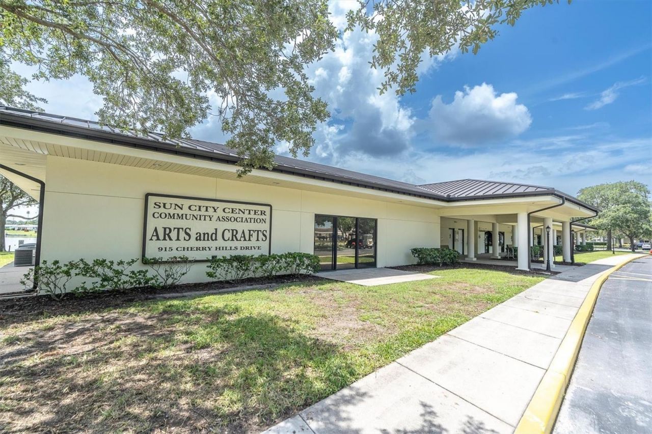 301 Thorn Hill Place, Sun City Center, FL 33573 Photo