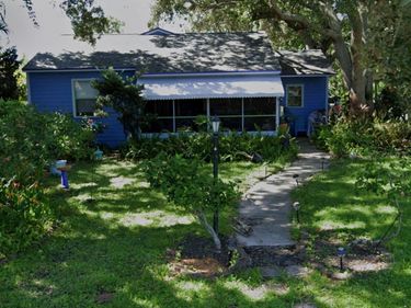 400 38TH AVENUE NE, ST PETERSBURG, FL 33704