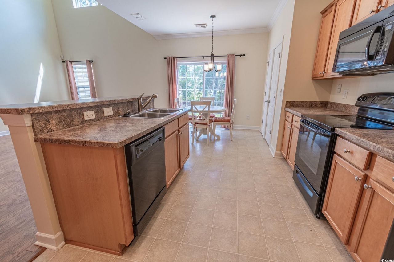 1170 Fairway Ln. Photo 12