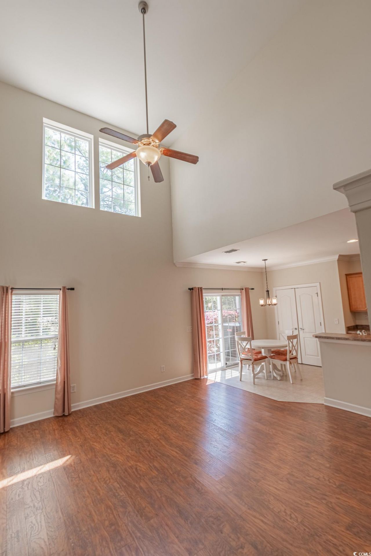 1170 Fairway Ln. Photo 4