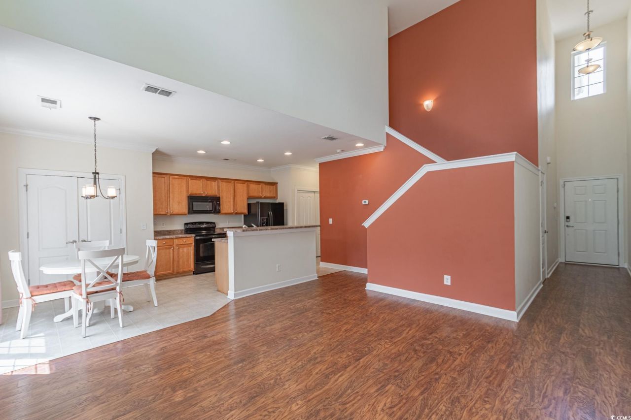 1170 Fairway Ln. Photo 6