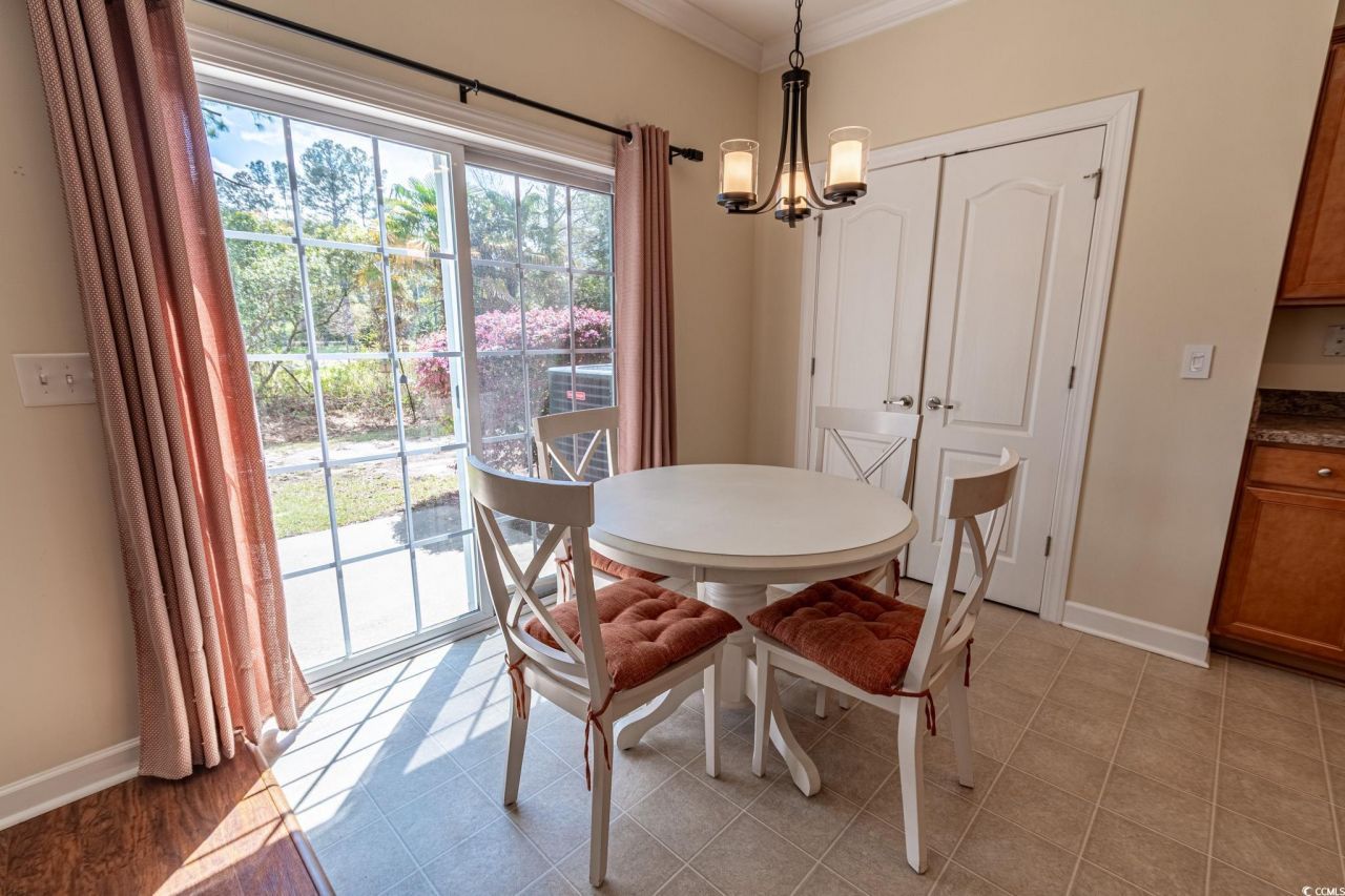 1170 Fairway Ln. Photo 8