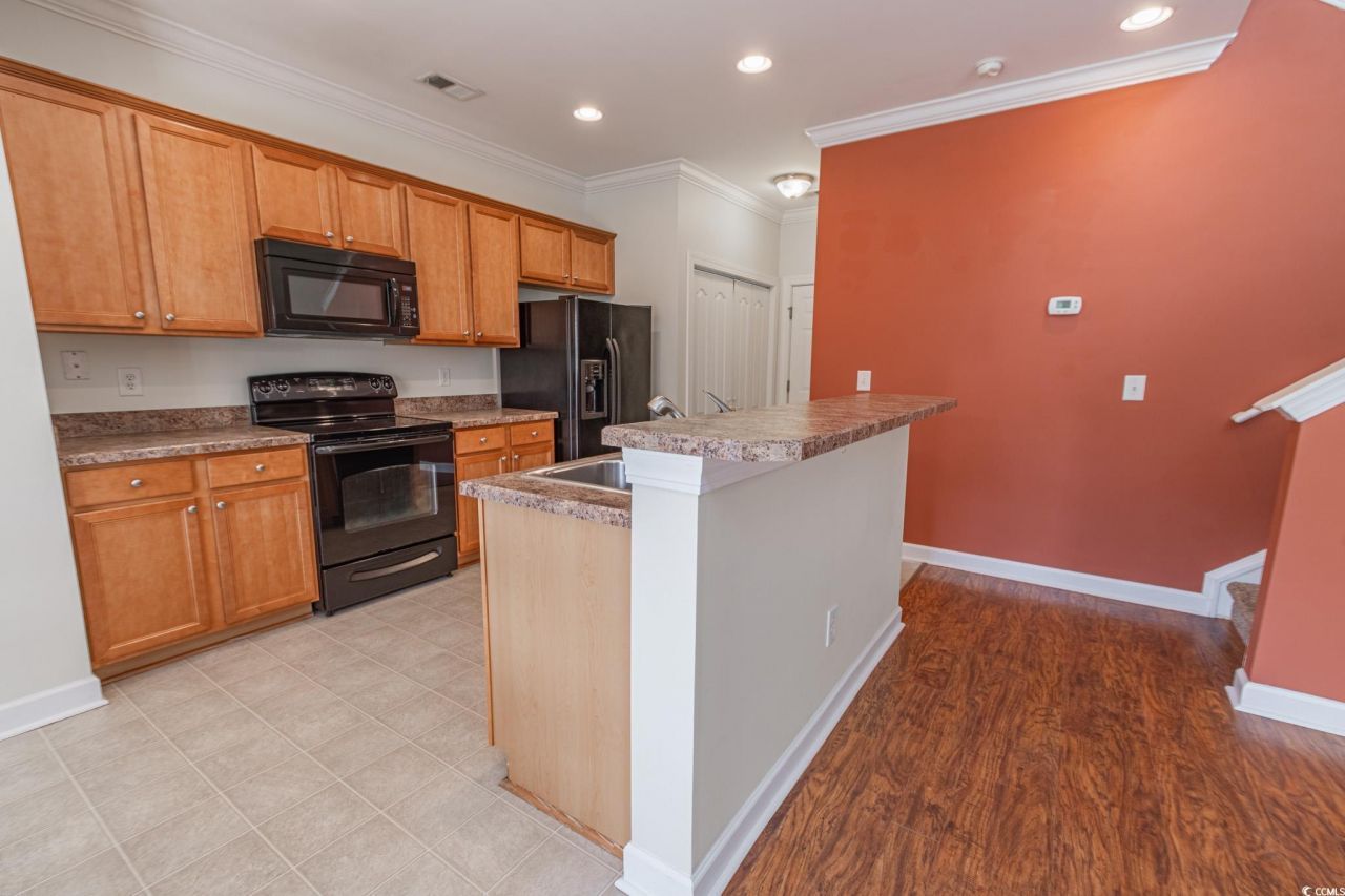 1170 Fairway Ln. Photo 9