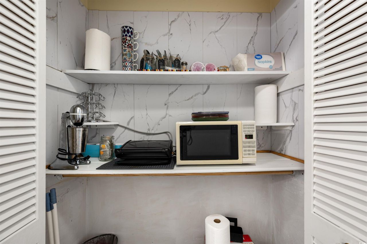 1870 Auburn Ln. Photo 7