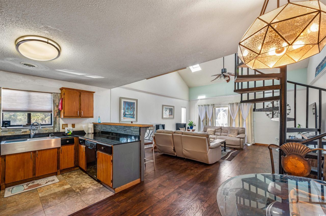 1870 Auburn Ln. Photo 8