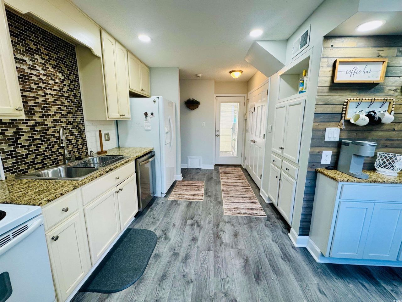 1960 Lake View Circle Photo 15