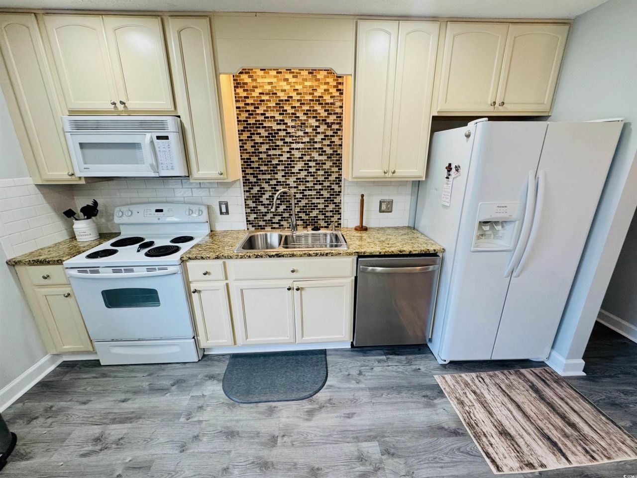 1960 Lake View Circle Photo 16