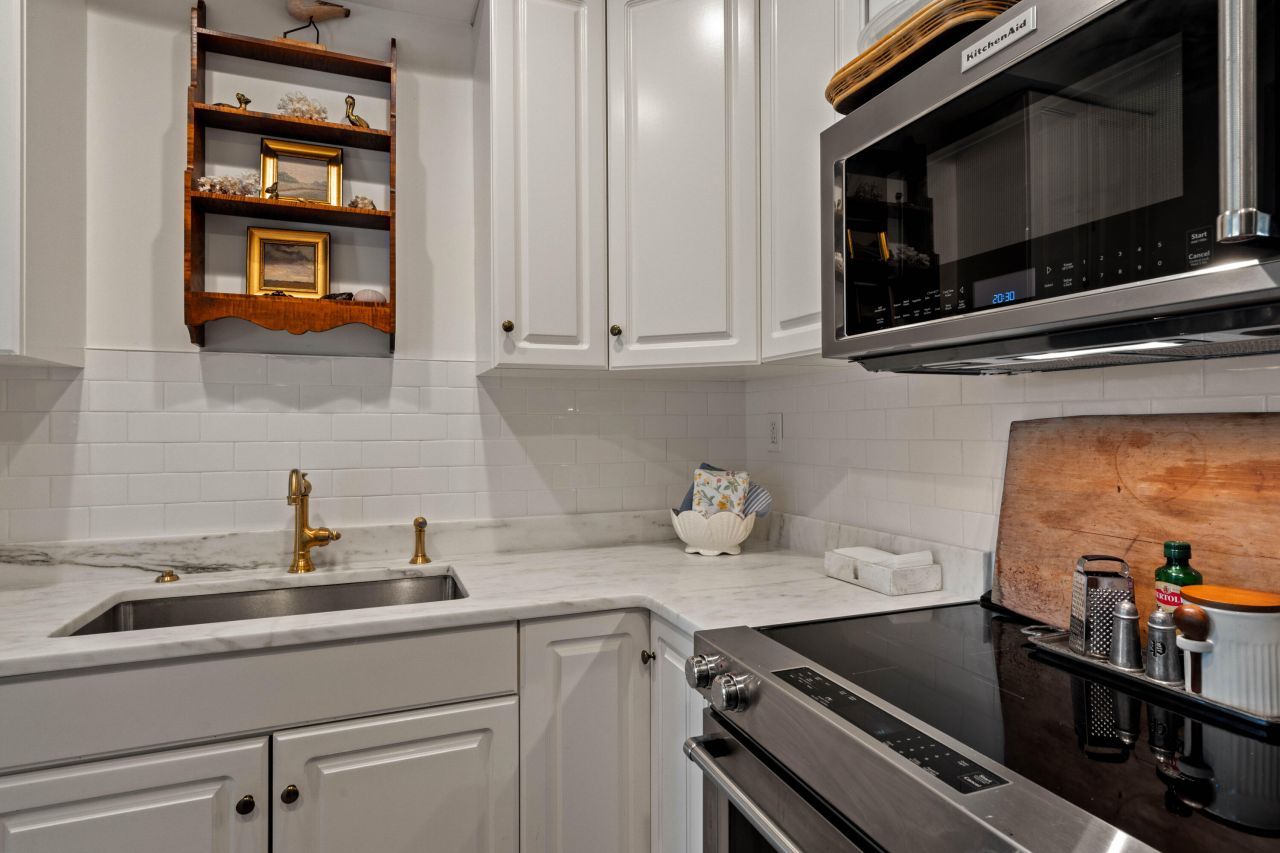 4919 Green Dolphin Way Photo 13