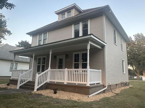 103 S Clark Street, Winfield, IA 52659