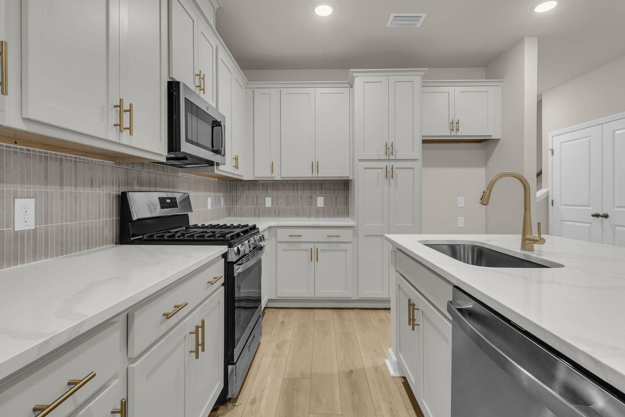 944 Dusk Drive Photo 6