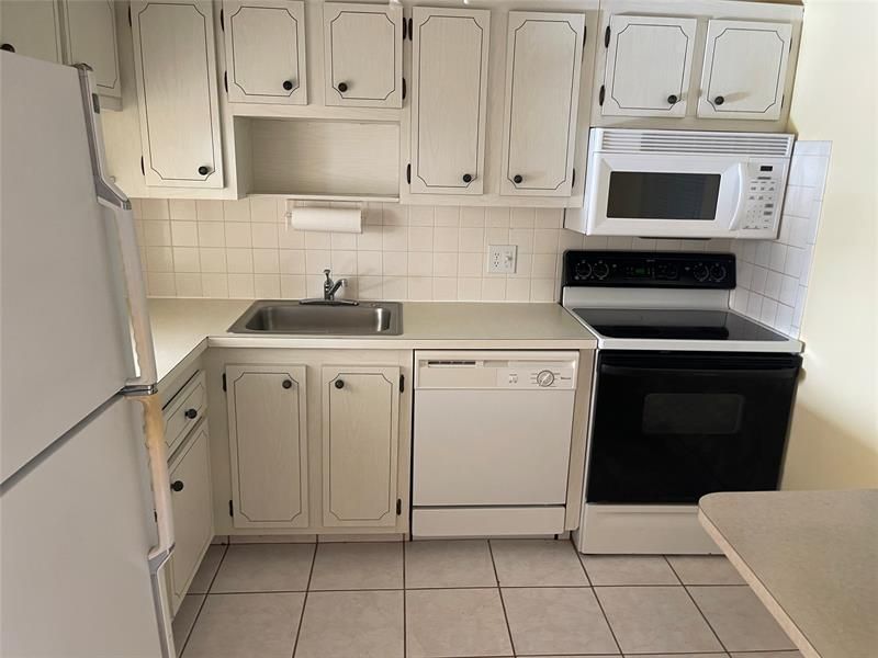 1025 Country Club Drive, Unit 301, Margate, FL 33063 Photo