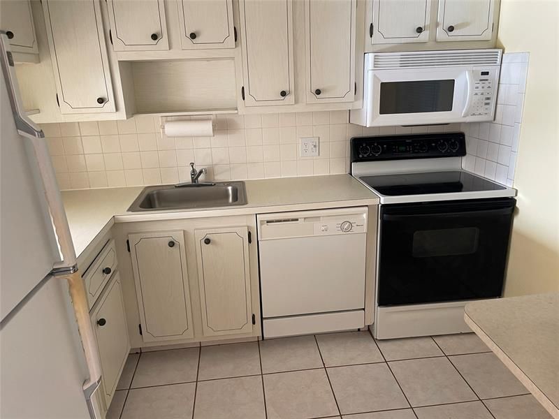 1025 Country Club Drive, Unit 301, Margate, FL 33063 Photo