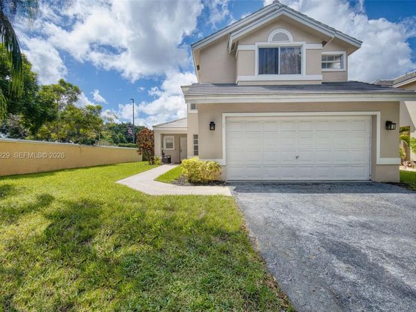 2913 Myrtle Oak Cir, Davie, FL 33328