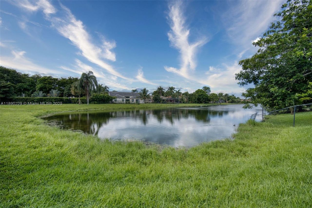 2913 Myrtle Oak Cir, Davie, FL 33328 Photo