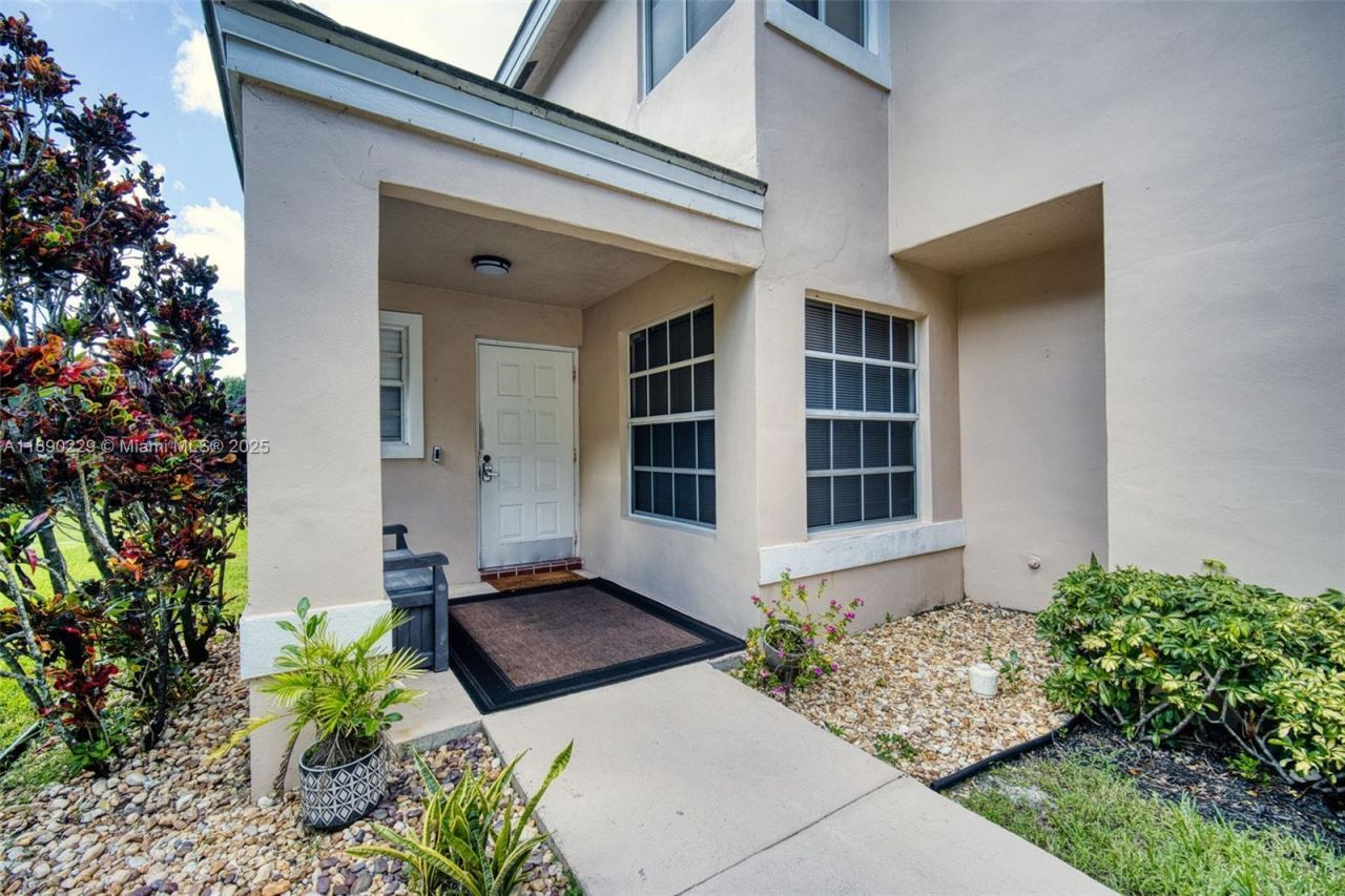 2913 Myrtle Oak Cir, Davie, FL 33328 Photo