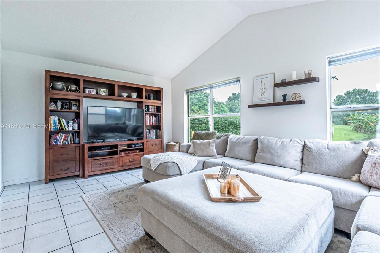 2913 Myrtle Oak Cir, Davie, FL 33328 Photo