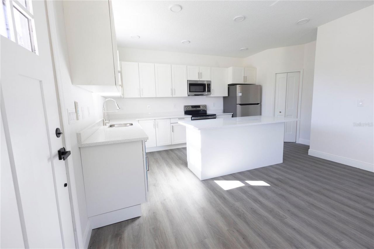 2276 Cr 423, Unit Lot 4, Lake Panasoffkee, FL 33538 Photo