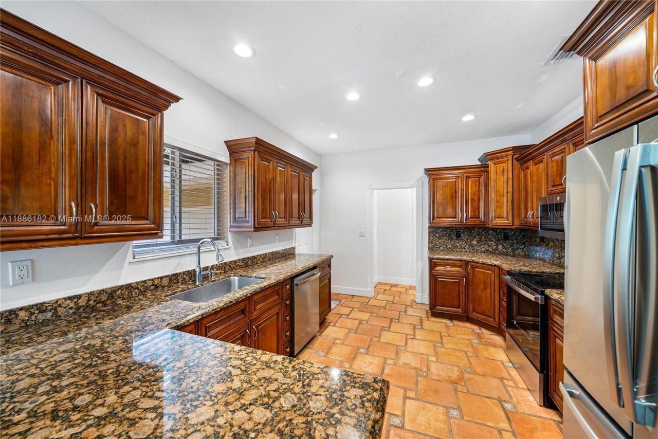 1039 Hardee Rd, Unit 1039, Coral Gables, FL 33146 Photo