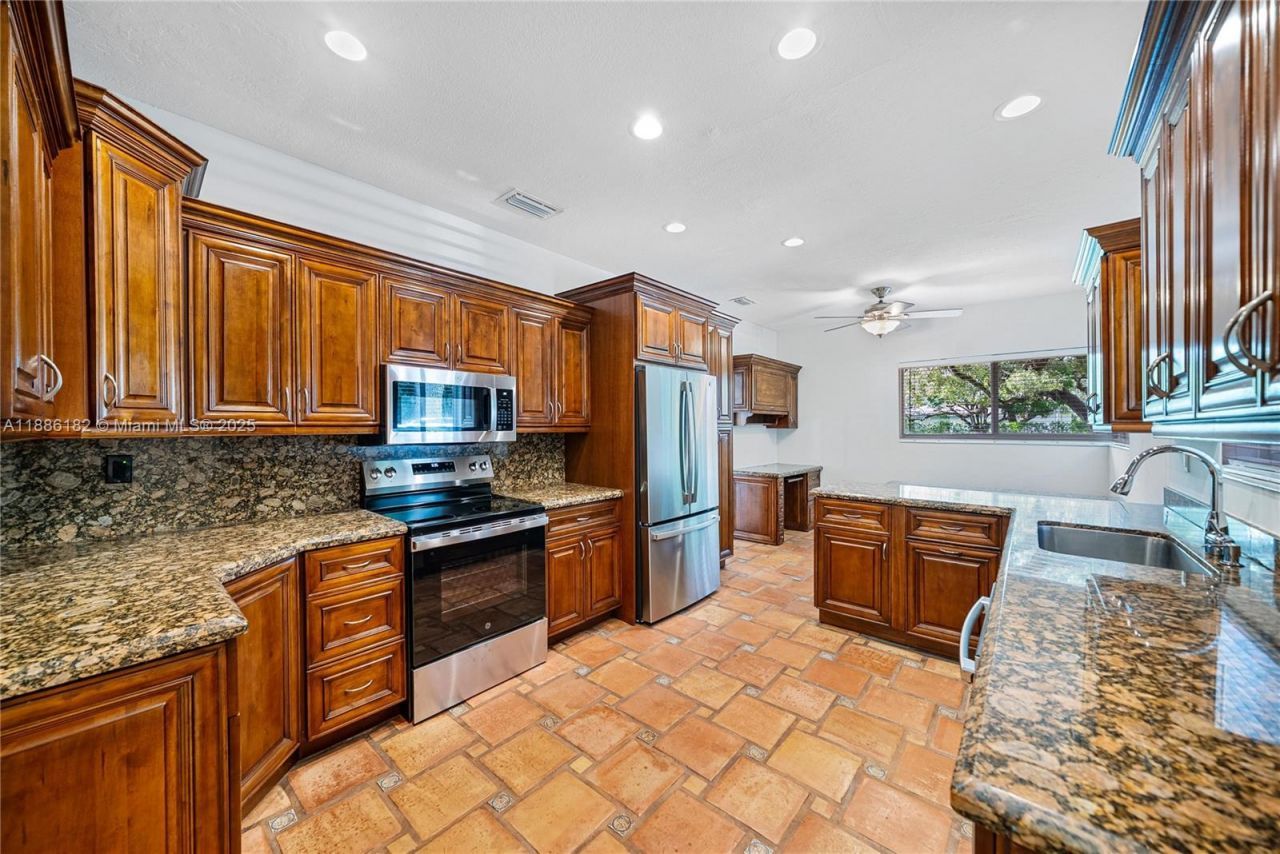 1039 Hardee Rd, Unit 1039, Coral Gables, FL 33146 Photo