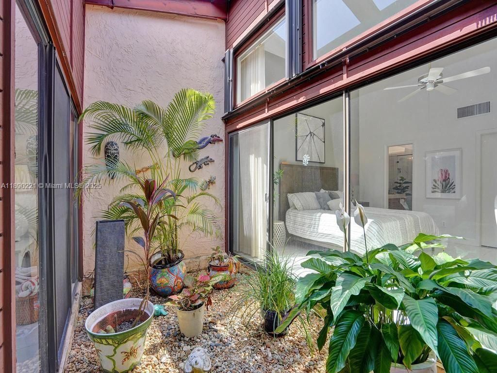 2667 S Parkview Dr, Hallandale Beach, FL 33009 Photo