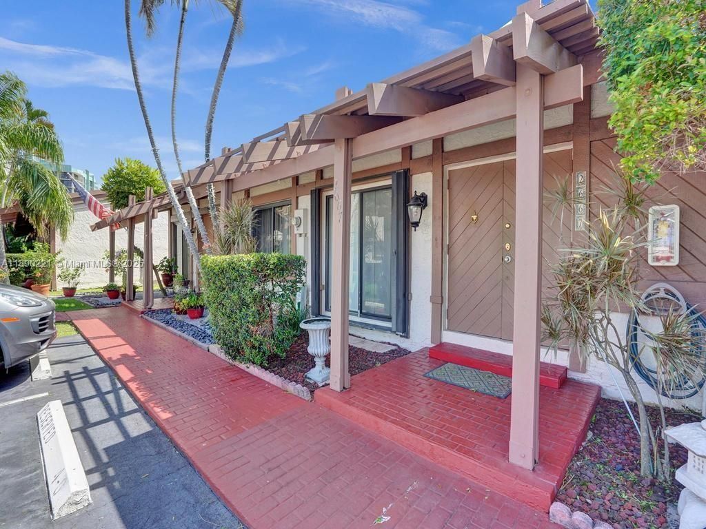 2667 S Parkview Dr, Hallandale Beach, FL 33009 Photo