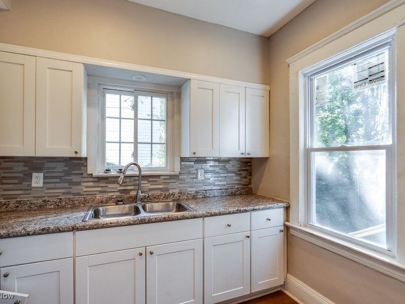 12006 Castlewood Avenue, Cleveland, OH 44108 Photo 12