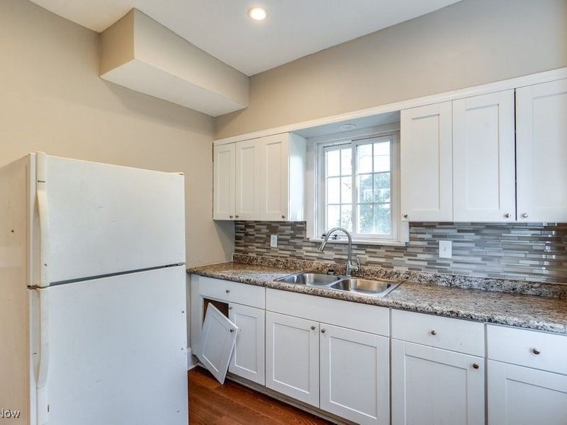 12006 Castlewood Avenue, Cleveland, OH 44108 Photo 13