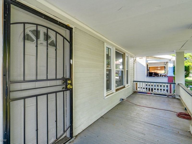 12006 Castlewood Avenue, Cleveland, OH 44108 Photo 2