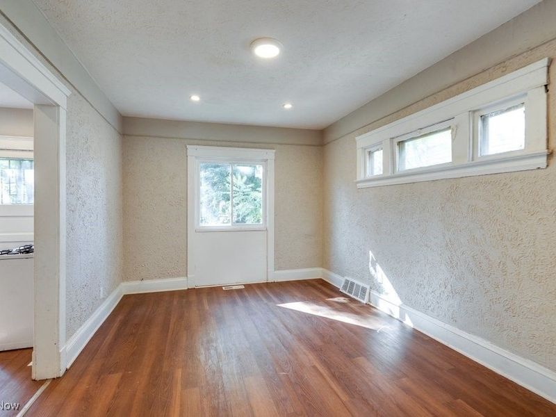 12006 Castlewood Avenue, Cleveland, OH 44108 Photo 8