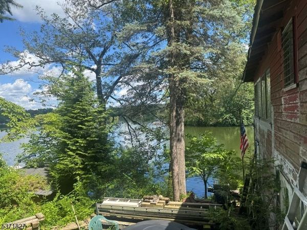 151 Pine Tree Rd, Bloomingdale, NJ 07403