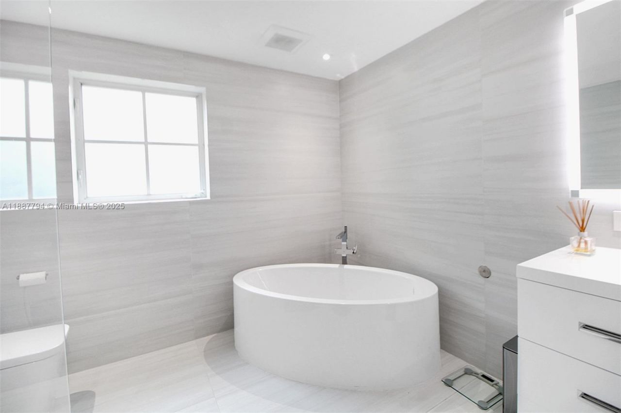 1110 Wallace St, Coral Gables, FL 33134 Photo