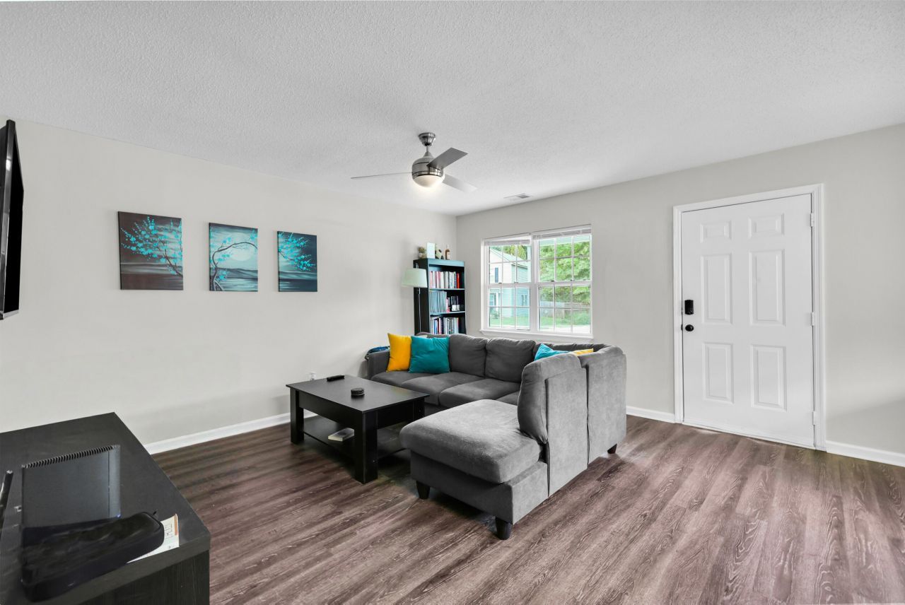 43 Woodleaf Court Photo 11