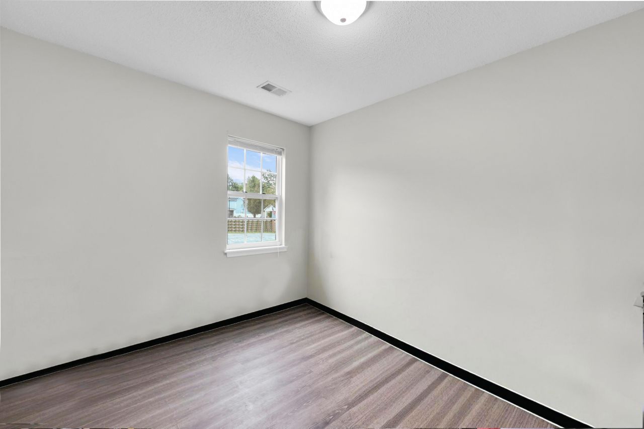 43 Woodleaf Court Photo 15