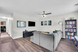 43 Woodleaf Court photo 4