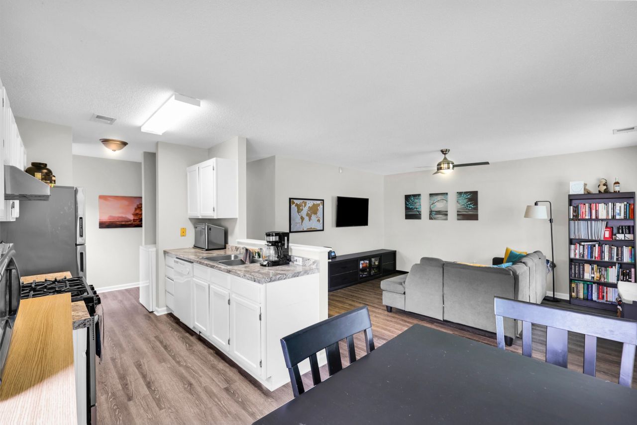 43 Woodleaf Court Photo 5