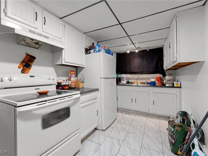 203 E Maple Street, Hartville, OH 44632 Photo 9