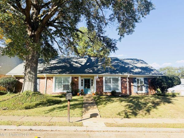 11 Moss Forest Circle, Jackson, MS 39211