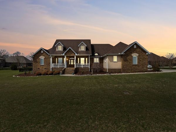 102 Highpoint Blvd, Tullahoma, TN 37388