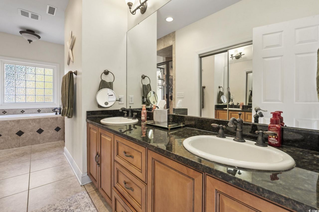 6200 Longwood Dr. Photo 9