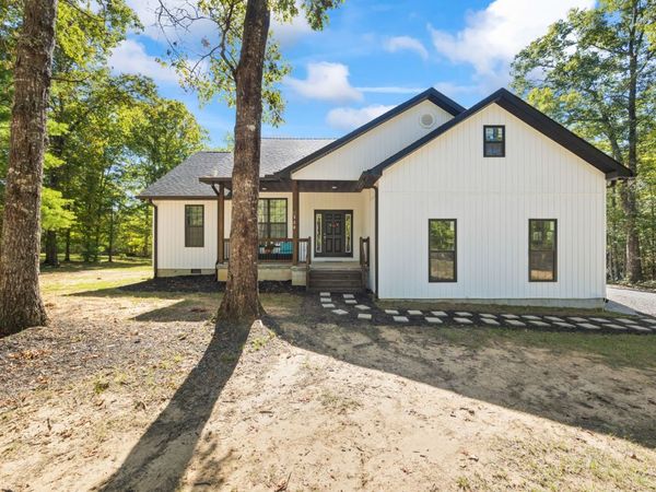 528 St Anthony Dr, Jamestown, TN 38556