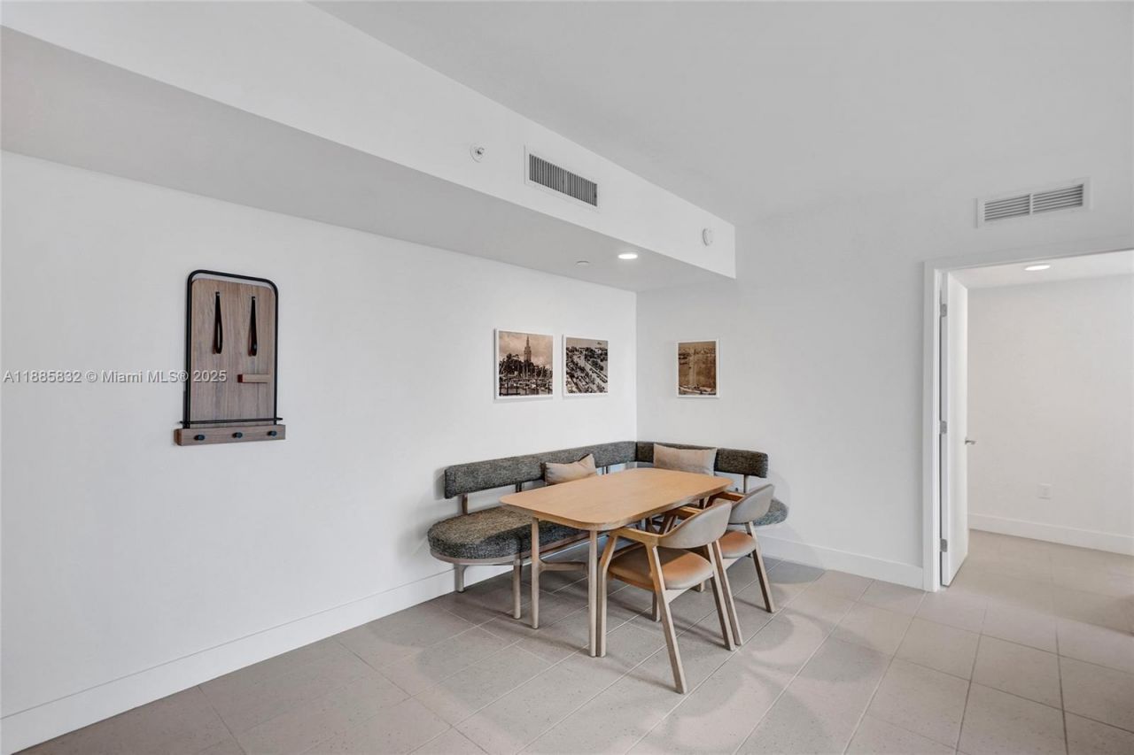 159 NE 6th St, Unit 3302, Miami, FL 33132 Photo