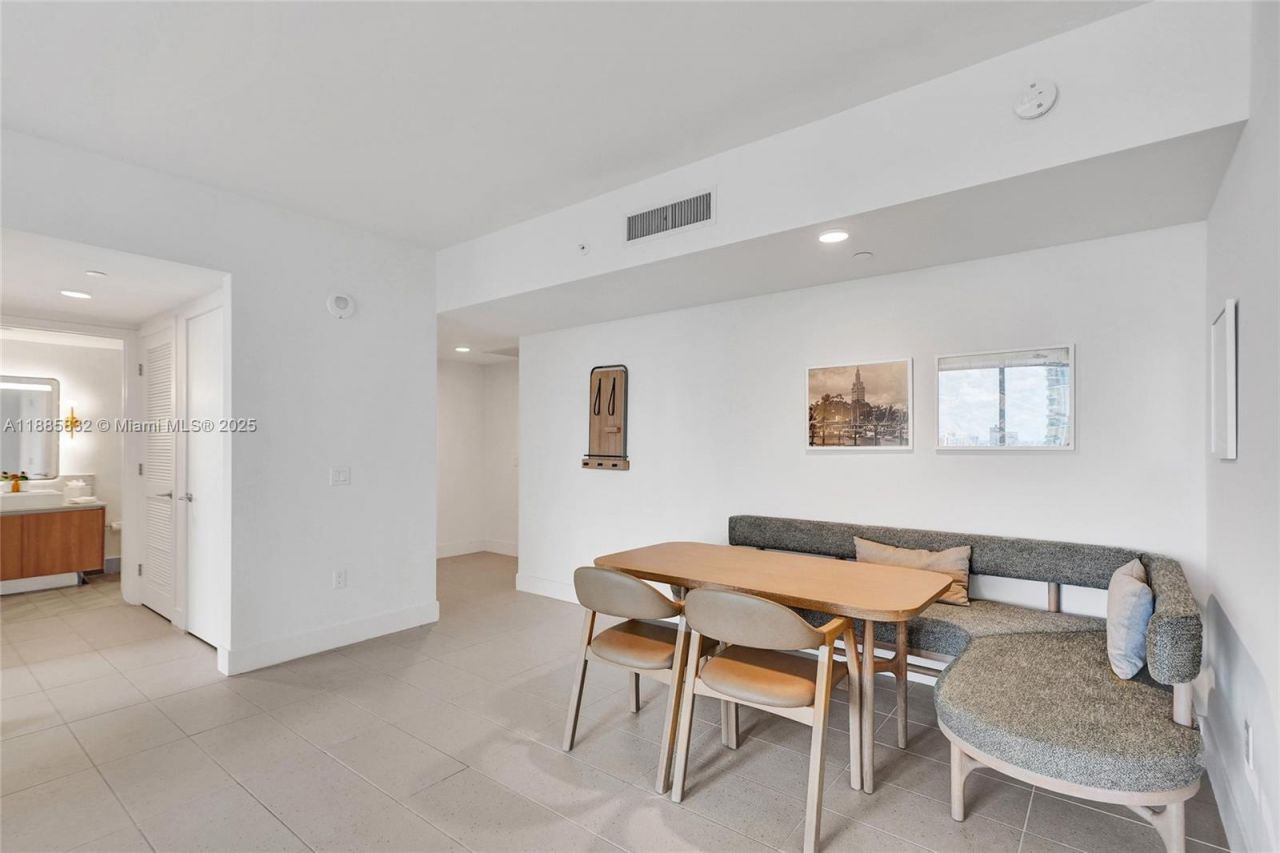 159 NE 6th St, Unit 3302, Miami, FL 33132 Photo