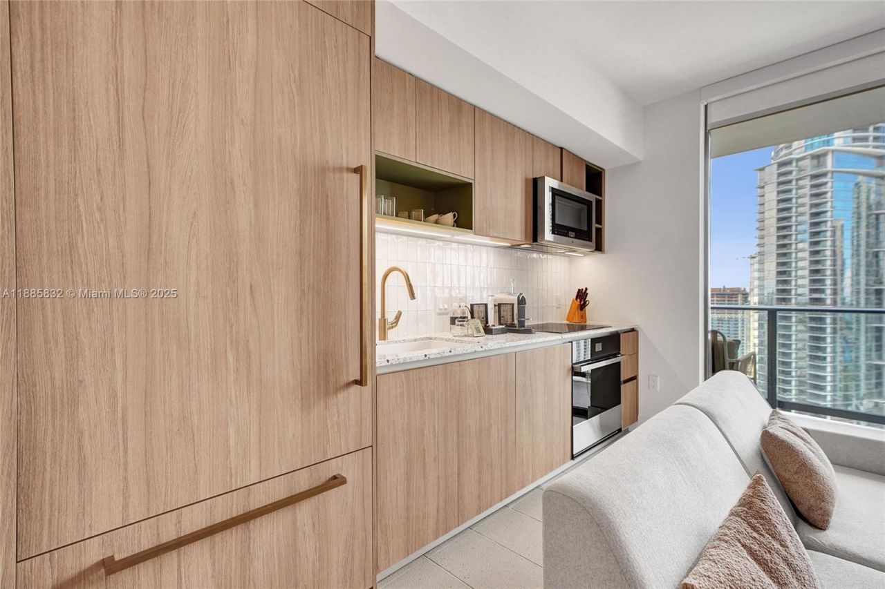 159 NE 6th St, Unit 3302, Miami, FL 33132 Photo